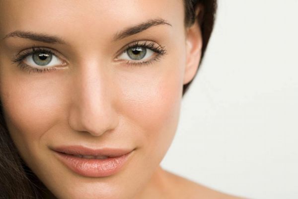 荧光剂对皮肤的伤害 荧光剂脸的症状有哪些