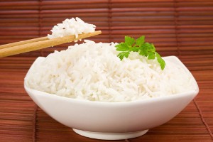 米饭的热量 100g大米360千卡(碳水化合物含量多)