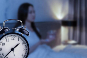 长期失眠怎么解决，试试这3个方法有助于睡个好觉(针灸)