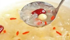 银耳汤的正确做法怎么煮才会粘稠 银耳汤的功效和作用（滋补的良药）