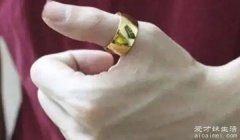女人十个手指戴戒指的含义 大拇指戴戒指代表权势的象征