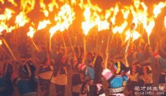 彝族的风俗特点是什么，彝族年和火把节(火把节举行三天)