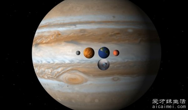 木星的体积很大,因此引力也很大,它吸引了许多冲向地球的小行星,避免