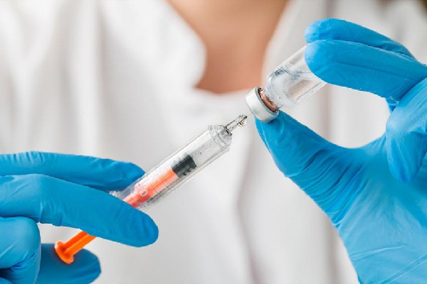 接种新冠疫苗第三针发烧了怎么办 接种新冠疫苗第三针后的不良反应