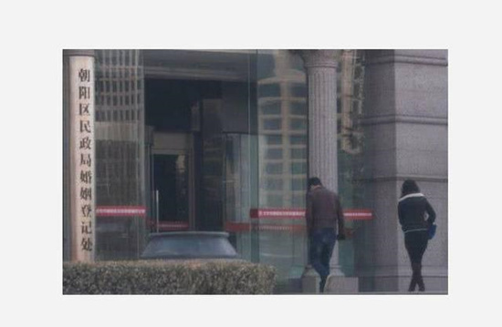胡歌现身明民政局是怎么回事 胡歌隐婚对象是谁