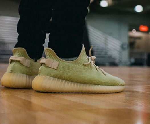 椰子BOOST 350 V2纯色浅绿谍照分享 YEEZY BOOST 350 V2 Moss Green上脚欣赏