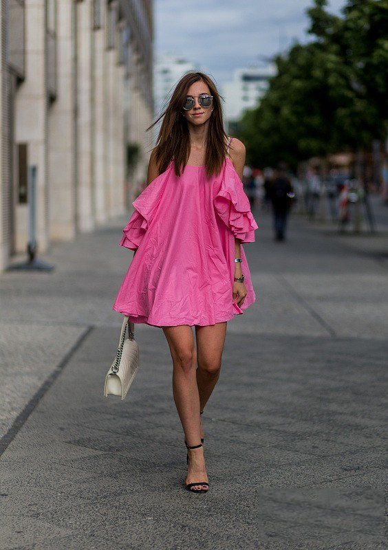 喇叭袖连衣裙怎么搭配