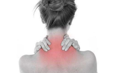 女性后背脊椎中间疼是卵巢囊肿引起吗2