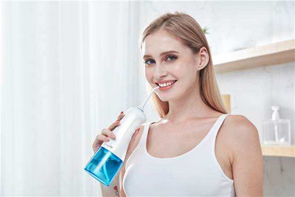 冲牙器用自来水还是纯净水 冲牙器能放漱口水吗