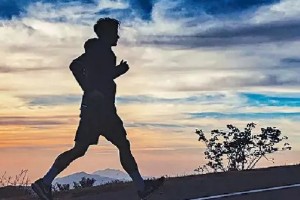 跑步是无氧还是有氧 属于有氧运动(持久性运动)