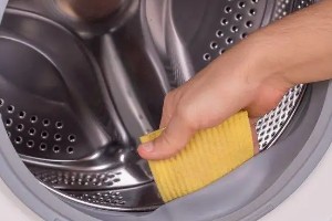 滚筒洗衣机怎么清理里面的脏东西和污垢 仅需三个操作步骤