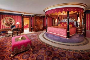 迪拜七星级酒店价格 总统套房25万元一晚（家具都是黄金）