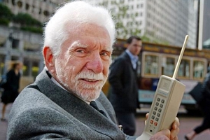 手机是谁发明出来的 手机之父马丁·库帕（只能拨打十分钟）