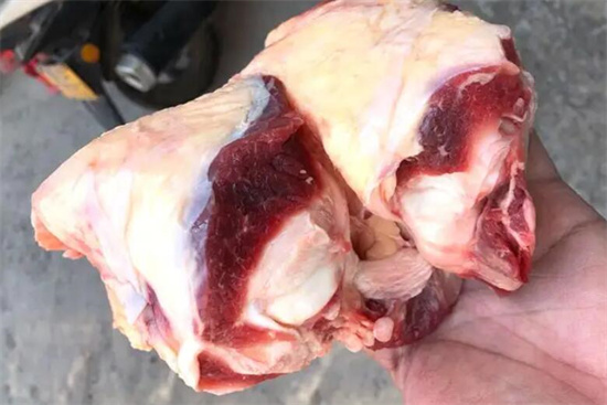 牛窝骨是牛的哪个部位，牛后腿的膝盖(软筋多富含胶原蛋白)