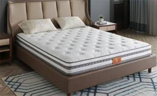 乳胶床垫和椰棕床垫哪种比较好，乳胶床垫(舒适更透气)