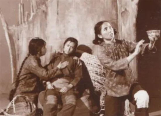 1958年北京电视台播出第一部电视剧《一口菜饼子》