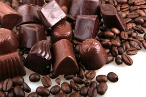 巧克力含有咖啡成分吗有保质期吗？ 含少量咖啡因（保质期两年）