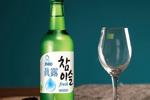 真露酒属于什么酒 韩国最热门的烧酒（口感近似伏特加）