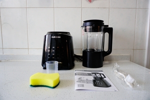 破壁机的用途和功能 集搅拌机咖啡机于一身（缺点噪音大）