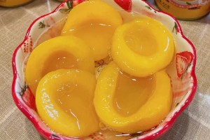 黄桃罐头里有什么对人体有益的成分 含有膳食纤维