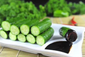 吃黄瓜7个要命禁忌，不能空腹吃/和花生同时吃(腹泻)