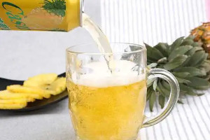 菠萝啤是啤酒还是饮料，是啤酒/含有酒精喝了不能开车