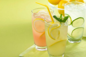 喝柠檬水的4大禁忌，胃溃疡/糖尿病患者/空腹千万不能喝